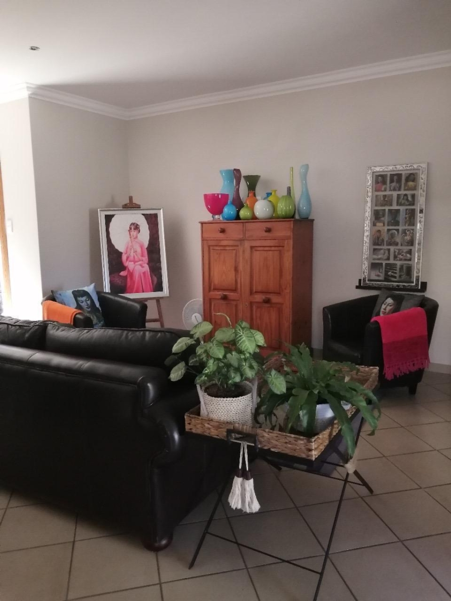 To Let 3 Bedroom Property for Rent in Wilkoppies North West